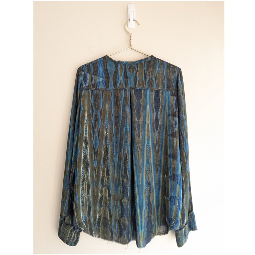 Go> by GoSilk abstract pattern snap button blouse - Picture 3 of 9